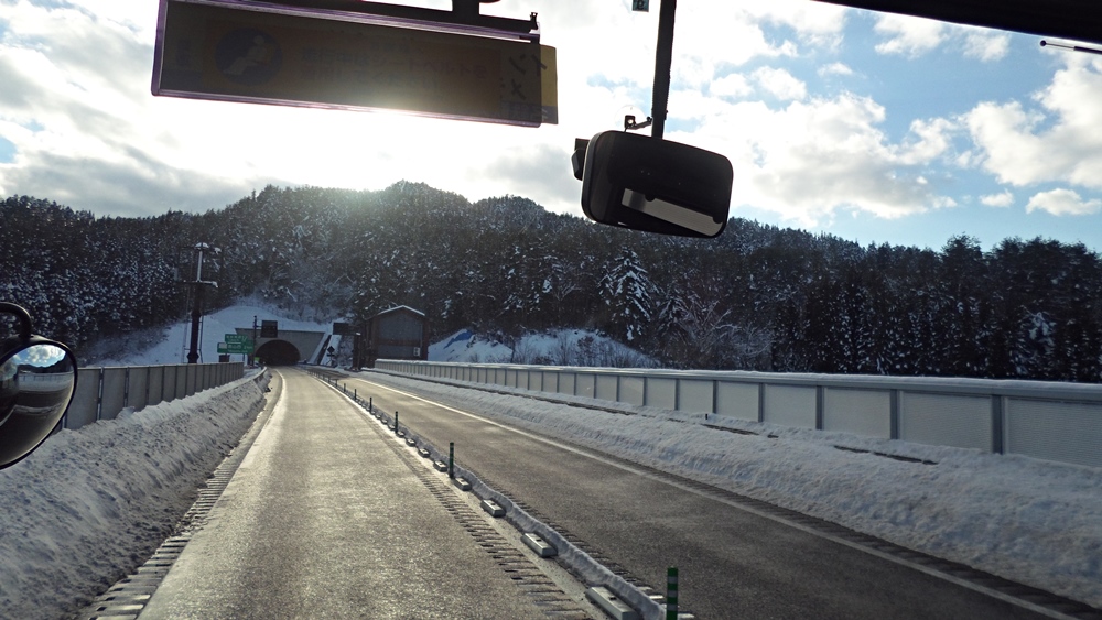 Pemandangan di jalan menuju ke Shirakawago