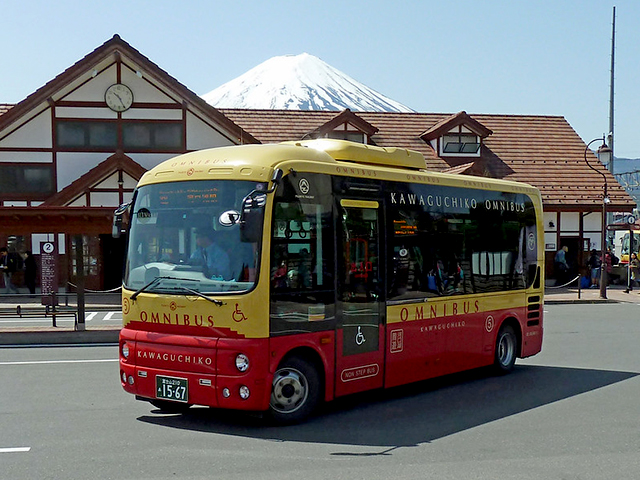 kawaguchiko-bus-red